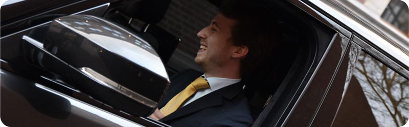 Laat je auto parkeren door de valet service van DriveMe