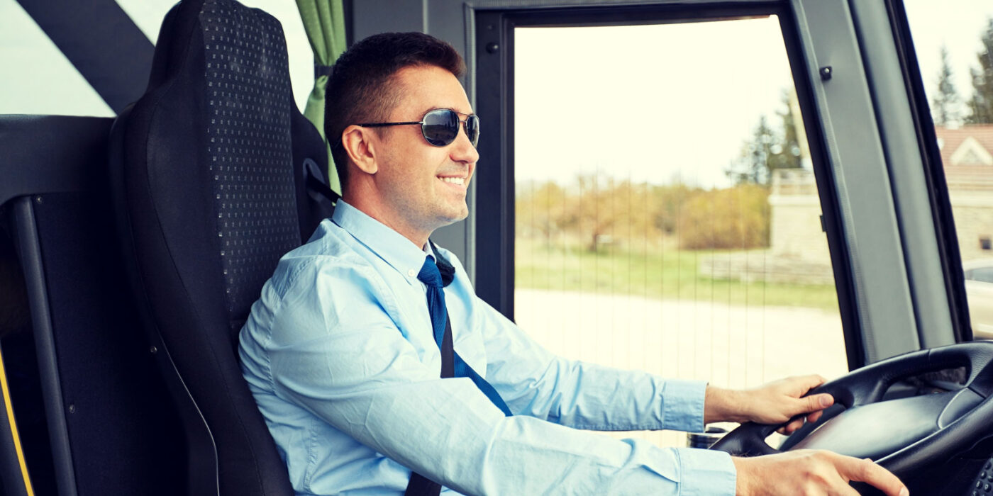 Touringcar chauffeur bij DriveMe