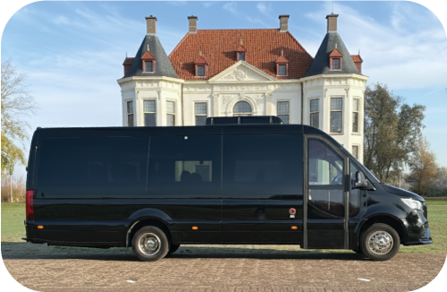 Luxe DriveMe minibus met chauffeur voor een groepsuitje